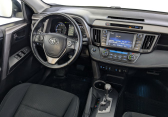 Подержанный автомобиль Toyota RAV4 2018 года (30 фото)