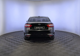 Подержанный автомобиль Ford Mondeo Sedan 2017 года (6 фото)