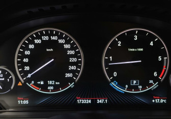 Подержанный автомобиль BMW X5 2017 года (31 фото)