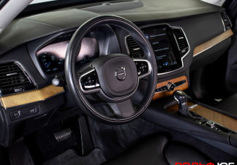 Подержанный автомобиль Volvo XC90 2021 года (22 фото)