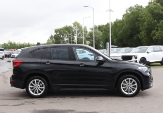 Подержанный автомобиль BMW X1 2020 года (4 фото)