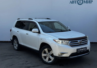 Подержанный автомобиль Toyota Highlander 2012 года (3 фото)