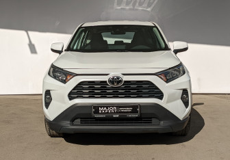Подержанный автомобиль Toyota RAV4 2021 года (22 фото)