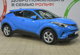 Подержанный автомобиль Toyota C-HR 2019 года (3 фото)