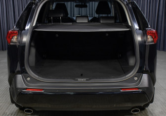 Подержанный автомобиль Toyota RAV4 2021 года (10 фото)