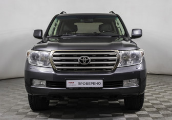 Подержанный автомобиль Toyota Land Cruiser Suv 2010 года (2 фото)