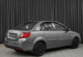 Подержанный автомобиль Kia Rio Sedan 2010 года (4 фото)