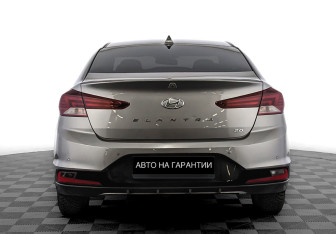 Подержанный автомобиль Hyundai Elantra Sedan 2020 года (6 фото)