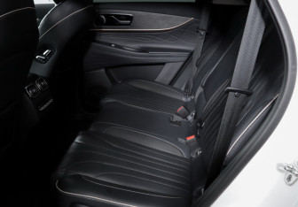 Подержанный автомобиль Jaecoo J8 2024 года (10 фото)