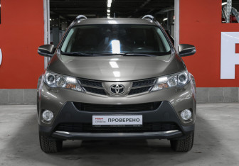 Подержанный автомобиль Toyota RAV4 2013 года (2 фото)