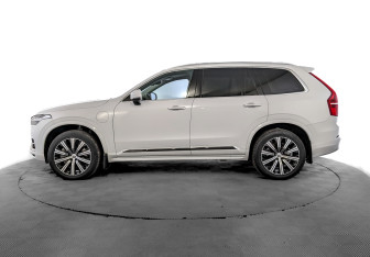 Подержанный автомобиль Volvo XC90 2021 года (8 фото)