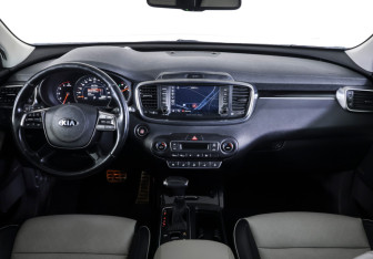 Подержанный автомобиль Kia Sorento 2019 года (15 фото)