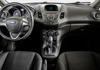 Подержанный автомобиль Ford Fiesta Hatchback 2015 года (11 фото)