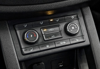 Подержанный автомобиль FAW Besturn X40 2021 года (21 фото)