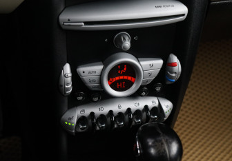 Подержанный автомобиль MINI Hatch 2008 года (11 фото)