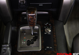 Подержанный автомобиль Toyota Land Cruiser Suv 2010 года (16 фото)