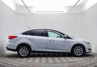Подержанный автомобиль Ford Focus Sedan 2015 года (4 фото)