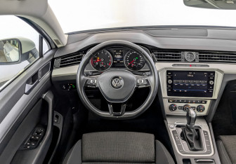 Подержанный автомобиль Volkswagen Passat Sedan 2019 года (22 фото)