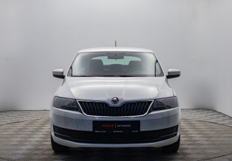 Подержанный автомобиль Skoda Rapid Liftback 2018 года (8 фото)