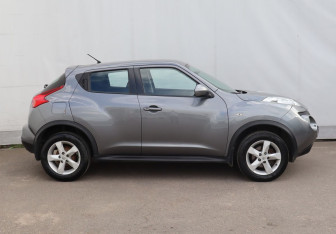 Подержанный автомобиль Nissan Juke 2013 года (7 фото)