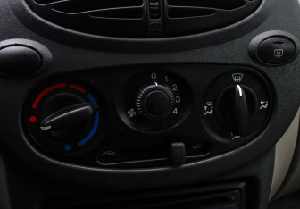 Подержанный автомобиль LADA (ВАЗ) Kalina Wagon 2011 года (13 фото)