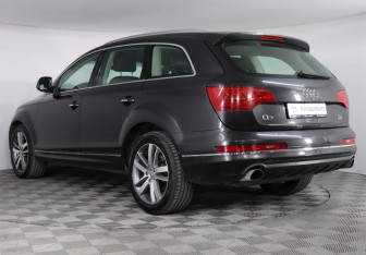 Подержанный автомобиль Audi Q7 2014 года (7 фото)