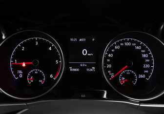 Подержанный автомобиль Volkswagen Touran 2019 года (14 фото)