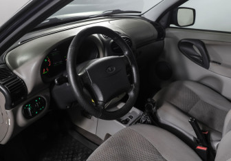 Подержанный автомобиль LADA (ВАЗ) Kalina Hatchback 2012 года (15 фото)