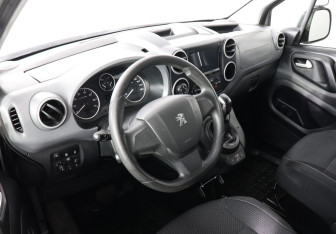 Подержанный автомобиль Peugeot Partner 2022 года (5 фото)
