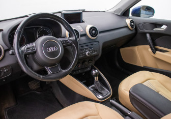 Подержанный автомобиль Audi A1 2011 года (9 фото)