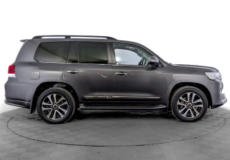 Подержанный автомобиль Toyota Land Cruiser Suv 2019 года (4 фото)