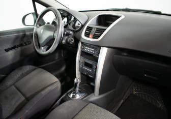 Подержанный автомобиль Peugeot 207 Hatchback 2010 года (10 фото)