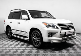 Подержанный автомобиль Lexus LX 2012 года (3 фото)