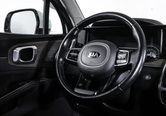 Подержанный автомобиль Kia Sorento 2021 года (15 фото)