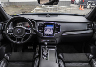 Подержанный автомобиль Volvo XC90 2019 года (13 фото)