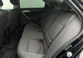 Подержанный автомобиль Kia Cerato Sedan 2009 года (10 фото)