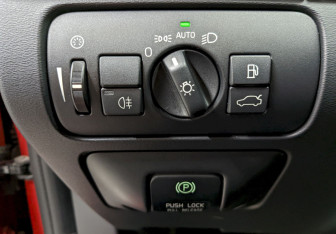 Подержанный автомобиль Volvo S60 2012 года (14 фото)