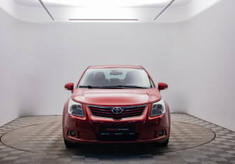 Подержанный автомобиль Toyota Avensis Sedan 2011 года (2 фото)