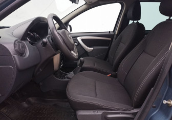 Подержанный автомобиль Nissan Terrano 2017 года (10 фото)