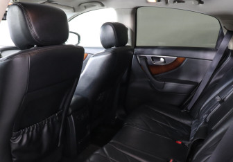 Подержанный автомобиль Infiniti FX 2010 года (12 фото)