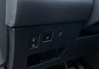 Подержанный автомобиль Peugeot 408 2012 года (17 фото)