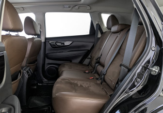 Подержанный автомобиль Nissan X-Trail 2020 года (18 фото)