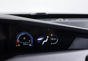 Подержанный автомобиль Changan UNI-V 2023 года (24 фото)