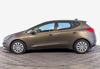 Подержанный автомобиль Kia Ceed Hatchback 2017 года (8 фото)