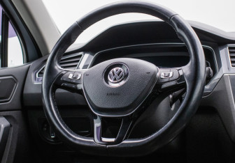 Подержанный автомобиль Volkswagen Tiguan 2019 года (15 фото)