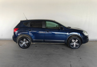 Подержанный автомобиль Nissan Qashqai 2008 года (8 фото)