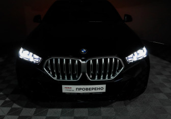 Подержанный автомобиль BMW X6 2023 года (21 фото)