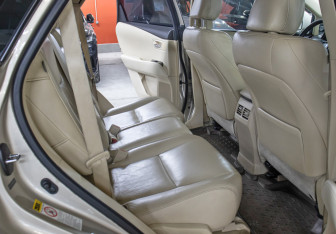 Подержанный автомобиль Lexus RX 2010 года (12 фото)