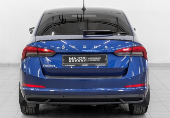 Подержанный автомобиль Skoda Rapid Liftback 2021 года (6 фото)