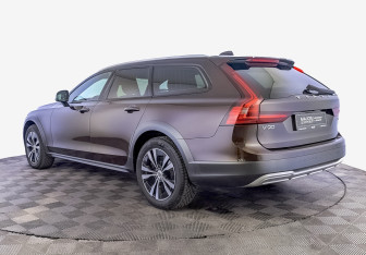 Подержанный автомобиль Volvo V90 Cross Country 2021 года (7 фото)